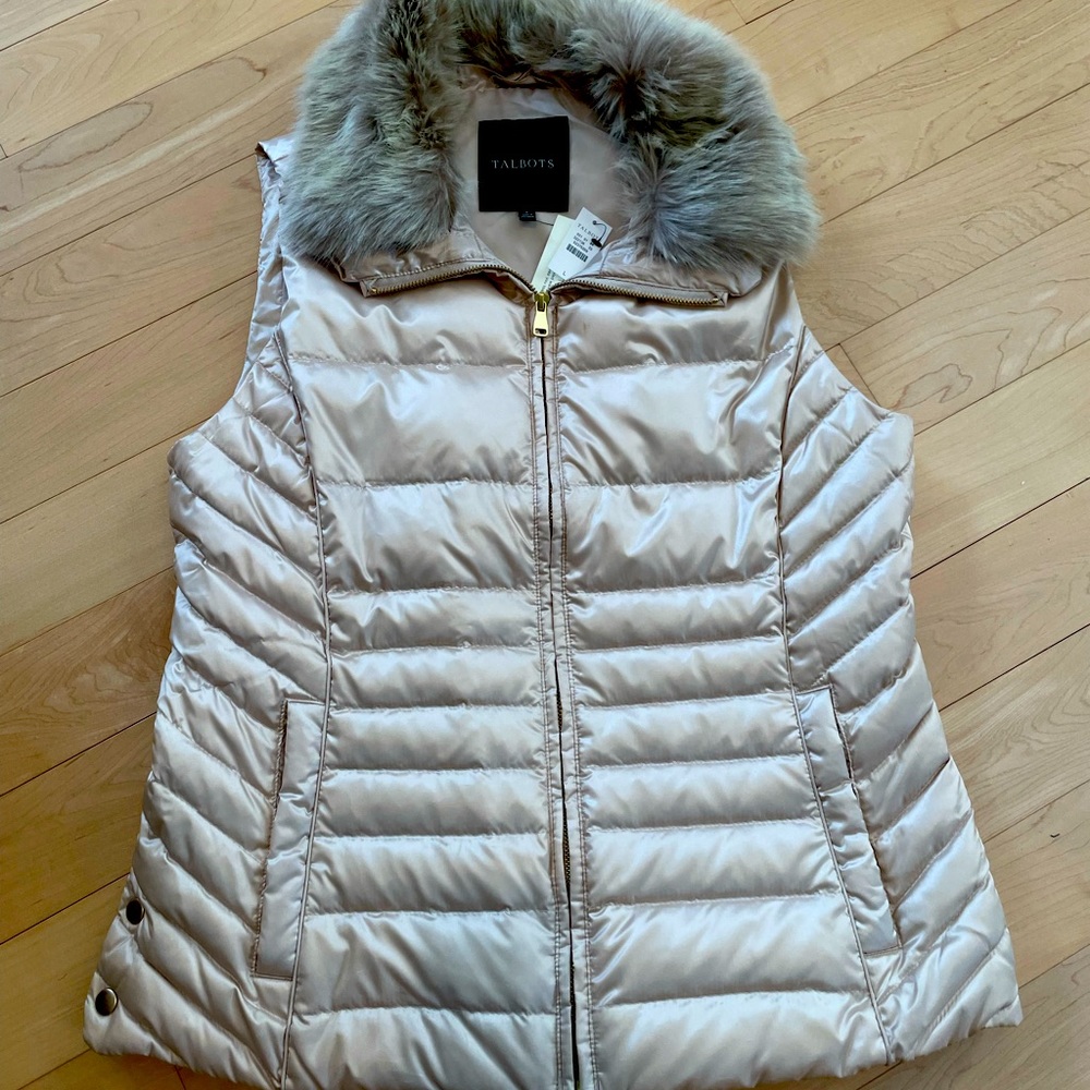 NWT Puffer vest with removable fur collar